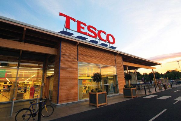 An image of the exterior of the Tesco superstore purchased by Henley Investments - European & USA Commercial Real Estate Investment