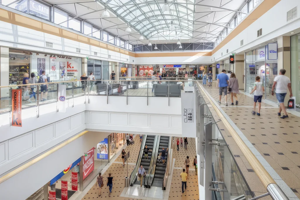 Active Asset Management Interior retail mall walkway at Galeria Pestka in Poznań