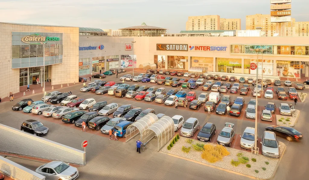 Building a European Retail Platform Retail frontage and parking area at Galeria Pestka shopping centre